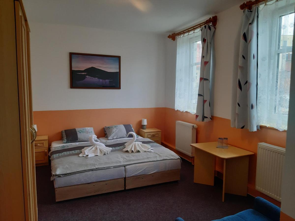 Pension Kobr Врхлаби Экстерьер фото